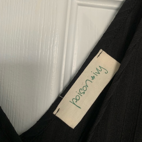 Wide leg v-neck jumpsuit - Picture 3 of 4